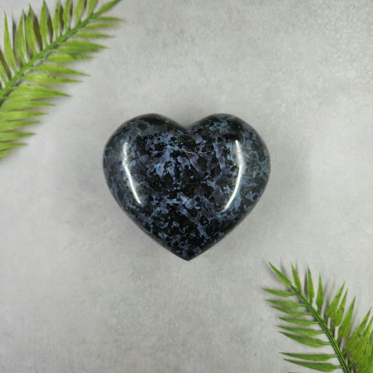Indigo Gabbro Heart 359g