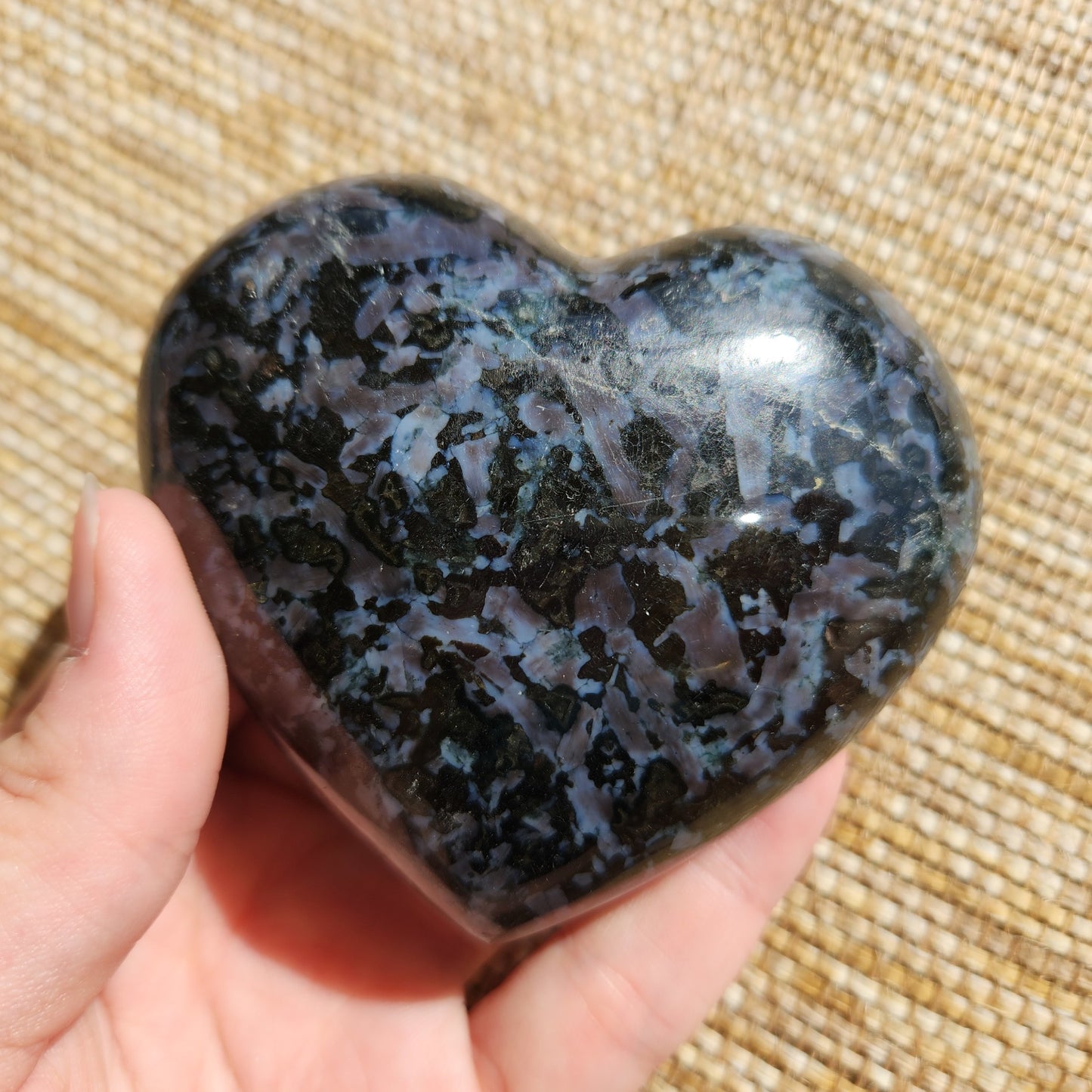 Indigo Gabbro Heart 359g