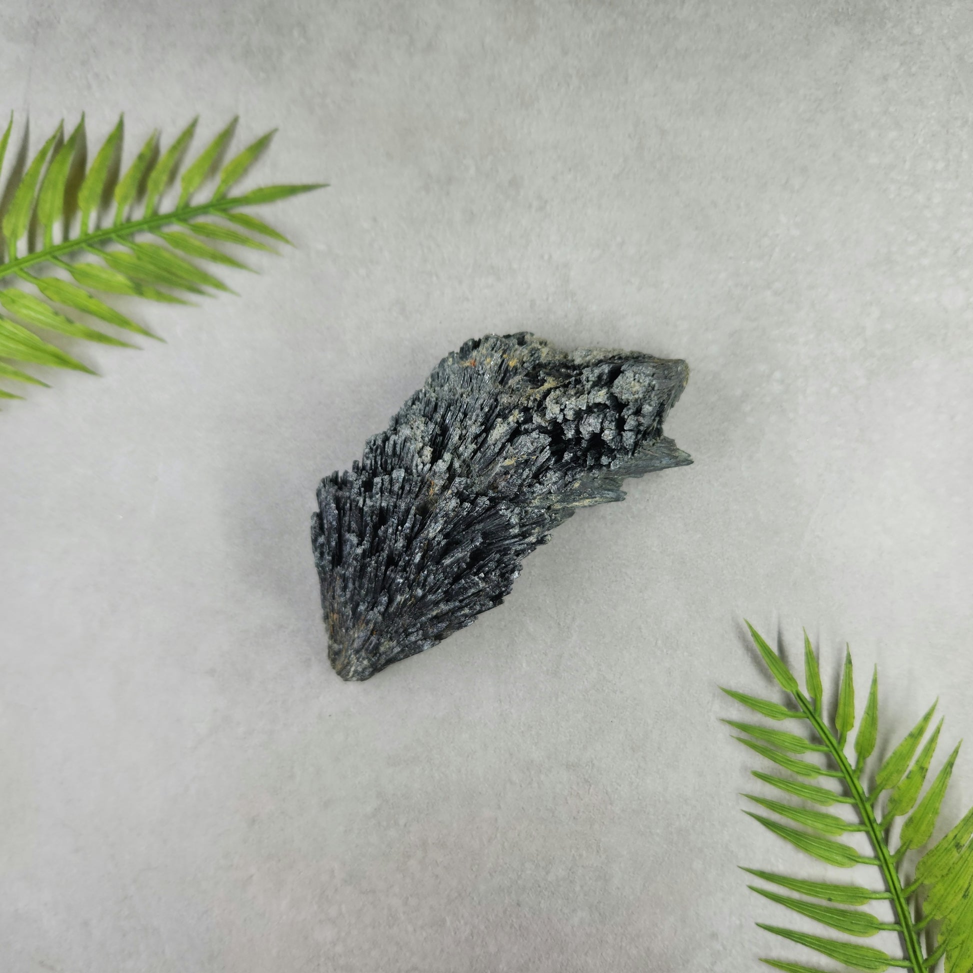 Black Kyanite 155g