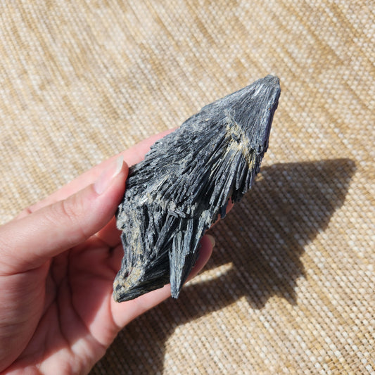 Black Kyanite 155g