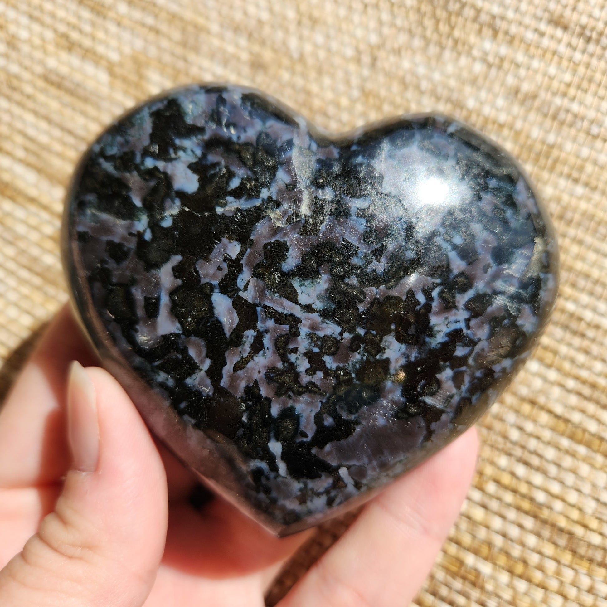 Indigo Gabbro Heart 359g
